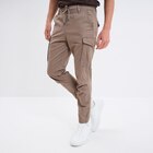 Pantalon cargo slim taupe homme en promo chez La Halle Pantalon cargo slim taupe homme dans le catalogue La Halle