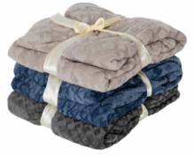 Plaid en polaire flanelle - Action à Issy-les-Moulineaux Plaid en polaire flanelle en promo chez Action Issy-les-Moulineaux à 7,95 €