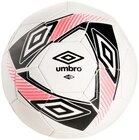 Fußball Größe 5 von umbro im aktuellen REWE Prospekt für 9,99 €