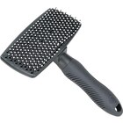 TAKE CARE Brosse de toilettage auto-nettoyante M - CARE en promo chez Maxi Zoo TAKE CARE Brosse de toilettage auto-nettoyante M - CARE dans le catalogue Maxi Zoo