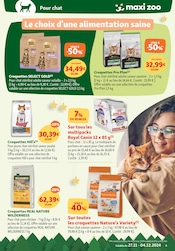 Promos Croquettes Chat dans le catalogue "Féérie de Noël à prix doux" de Maxi Zoo à la page 4