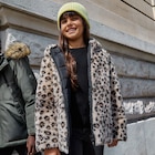 Doudoune réversible fourrée à capuche noir fille - La Halle Doudoune réversible fourrée à capuche noir fille à 32,19 € dans le catalogue La Halle