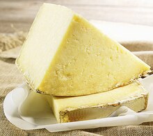 Fromage Au Pesto - Géant Casino Fromage Au Pesto à 10,90 € dans le catalogue Géant Casino "Black Friday, jusqu'à -90% d'économies"