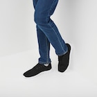 Promo Baskets plates running crantées noir homme à 19,99 € dans le catalogue La Halle à Aubagne