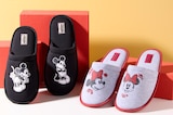Damen oder Herren Hausschuhe im Woolworth Prospekt Damen oder Herren Hausschuhe von Disney im aktuellen Woolworth Prospekt für 5,00 €