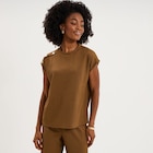 Promo T-shirt gaufré col rond avec boutons beige femme à 9,99 € dans le catalogue La Halle à Lanester
