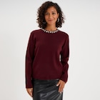 Pull détails bijoux au col bordeaux femme dans le catalogue La Halle
