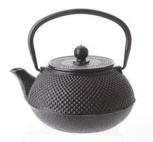 Stokomani Coignières - La théière en fonte Promo La théière en fonte dans le catalogue Stokomani "Stokomani, des marques, des prix ! " à Coignières