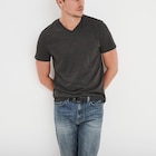 T-shirt droit col V gris foncé homme en promo chez La Halle T-shirt droit col V gris foncé homme dans le catalogue La Halle