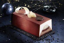 Casino Supermarchés Flaine - BÛCHE POIRE CHOCOLAT Promo BÛCHE POIRE CHOCOLAT dans le catalogue Casino Supermarchés "Magic menus" à Flaine