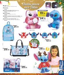 Prix et réduction Peluche Noël dans le prospectus JouéClub en cours Offre Peluche Noël dans le catalogue JouéClub du moment à la page 165