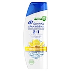 Shampooing Anti-pelliculaire 2 en 1 - HEAD & SHOULDERS dans le catalogue Carrefour Market