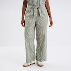 Pantalon regular broderie anglaise vert clair femme - La Halle à Clermont-Ferrand Pantalon regular broderie anglaise vert clair femme en promo chez La Halle Clermont-Ferrand à 17,99 €