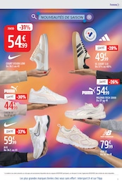 Offre Chaussures Femme dans le catalogue Intersport du moment à la page 5