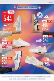 Promos Chaussures Femme dans le catalogue "ÇA SWIPE SUR LE LOOK DE RENTRÉE" de Intersport Chaussures Femme en promo dans le catalogue Intersport à la page 5