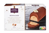 Promo Bûche glacée surgelée "Monoprix Gourmet" crème glacée chocolat noir, crème glacée noisette,  éclats de noisettes caramélisées, sauce caramel beurre salé, biscuit noisettes amandes à 13,49 € dans le catalogue Monoprix à Arnas