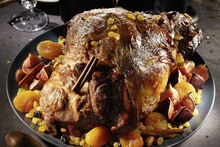Casino Supermarchés Flaine - AGNEAU GIGOT ENTIER À RÔTIR Promo AGNEAU GIGOT ENTIER À RÔTIR dans le catalogue Casino Supermarchés "Magic menus" à Flaine