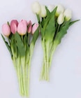 Künstlicher Blumenstrauß von MIKKI für 8,00 € bei JYSK im Angebot Künstlicher Blumenstrauß von MIKKI im aktuellen JYSK Prospekt