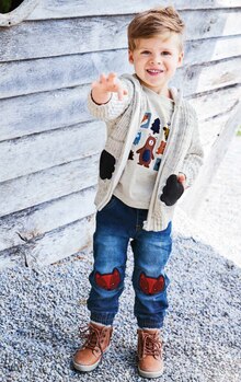 Strickjacke von Topomini bei Ernstings family Strickjacke von Topomini für 12,99 € bei Ernstings family im Prospekt "Herbstzeit-Lässig!"