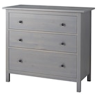 Kommode mit 3 Schubladen grau lasiert von HEMNES im aktuellen IKEA Prospekt