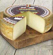 Casino Supermarchés Albi - Tomme chèvre brebis Promo Tomme chèvre brebis dans le catalogue Casino Supermarchés "Faites-vous plaisir cet été !" à Albi