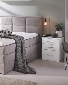 Nachtkästchen bei XXXLutz Möbelhäuser in München Nachtkästchen im Angebot bei XXXLutz Möbelhäuser München für 69,90 €