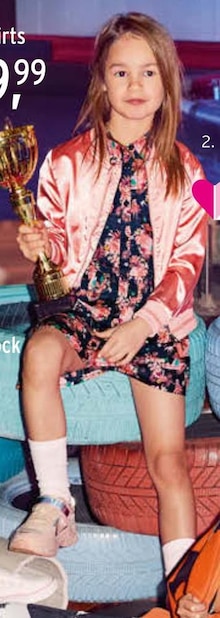 Ernstings family Mönchshof - Mädchenjacke oder Kleid Mädchenjacke oder Kleid Angebot bei Ernstings family Mönchshof im Prospekt NEUE ONLINE-HIGHLIGHTS AM START!