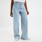 Promo Jeans large coton denim triple stone femme à 25,99 € dans le catalogue La Halle à Verdun