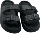Paire de claquettes pailletées - Bazarland à Épinal Paire de claquettes pailletées en promo chez Bazarland Épinal à 5,99 €