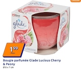 Bougie parfumée Glade Lucious Cherry & Peony - Glade dans le catalogue Action