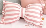 Coussin noeud papillon rose dans le catalogue B&M
