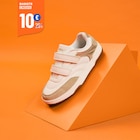 Promo Baskets basses avec scratchs blanc fille à 10,00 € dans le catalogue La Halle à Lanester