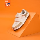 Promo Baskets basses avec scratchs blanc fille à 10,00 € dans le catalogue La Halle à Nevers
