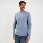 Promo Pull col rond manches longues bleu gris homme à 25,99 € dans le catalogue La Halle à Lanester