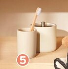 Pot a brosse a dent Ivoire - 5 FIVE à 4,99 € dans le catalogue Intermarché Super