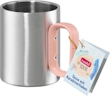 Tasse mit Karabinerhaken rot on tour im dm-drogerie markt Prospekt Tasse mit Karabinerhaken rot on tour von Profissimo im aktuellen dm-drogerie markt Prospekt für 3,95 €