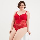 Body en dentelle avec laçage rouge femme grande taille dans le catalogue La Halle