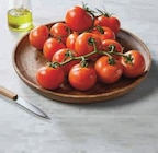 Tomate ronde en grappe en promo chez U Express La Rochelle à 2,99 €