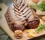 Promo Carré agneau avec os à 29,50 € dans le catalogue NaturéO à Clichy-sous-Bois