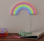 Lampe LED murale arc-en-ciel avec port USB dans le catalogue Maxi Bazar