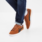 Promo Tennis basses à lacets cuir Puma Smash camel homme à 39,19 € dans le catalogue La Halle à Le Vigen