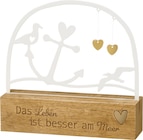Holzaufsteller mit Metallbogen, Herzanhängern & Anker, maritim bei dm-drogerie markt im Prospekt "" für 3,95 €