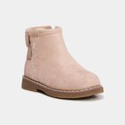 La Halle Lanester - Promo Boots fourrées à franges ivoire bébé fille Promo Boots fourrées à franges ivoire bébé fille à 27,99 € dans le catalogue La Halle à Lanester