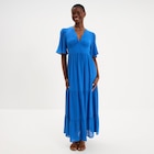 Robe longue fluide à volants bleu electrique femme en promo chez La Halle Robe longue fluide à volants bleu electrique femme dans le catalogue La Halle