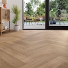 Sol stratifié Cajun bâton rompu, effet chêne, L.64,4 cm x l.12,2 cm x ép.8 mm dans le catalogue Castorama