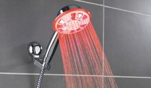 Aldi Vaujours - Pommeau de douche lumineux à LED Promo Pommeau de douche lumineux à LED dans le catalogue Aldi "L'automne côté bio" à Vaujours