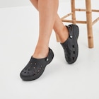 Sabots plateformes Crocs noir femme en promo chez La Halle Sabots plateformes Crocs noir femme dans le catalogue La Halle