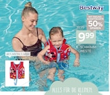 Schwimmhilfe im XXXLutz Möbelhäuser Prospekt Schwimmweste „Mickey & Friends“ von Bestway im aktuellen XXXLutz Möbelhäuser Prospekt für 9,99 €