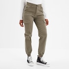Promo Pantalon cargo taille haute ajustable vert kaki femme à 12,99 € dans le catalogue La Halle à Bron