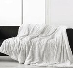 Plaid Alaska imitation fourrure 220x240cm dans le catalogue Maxi Bazar